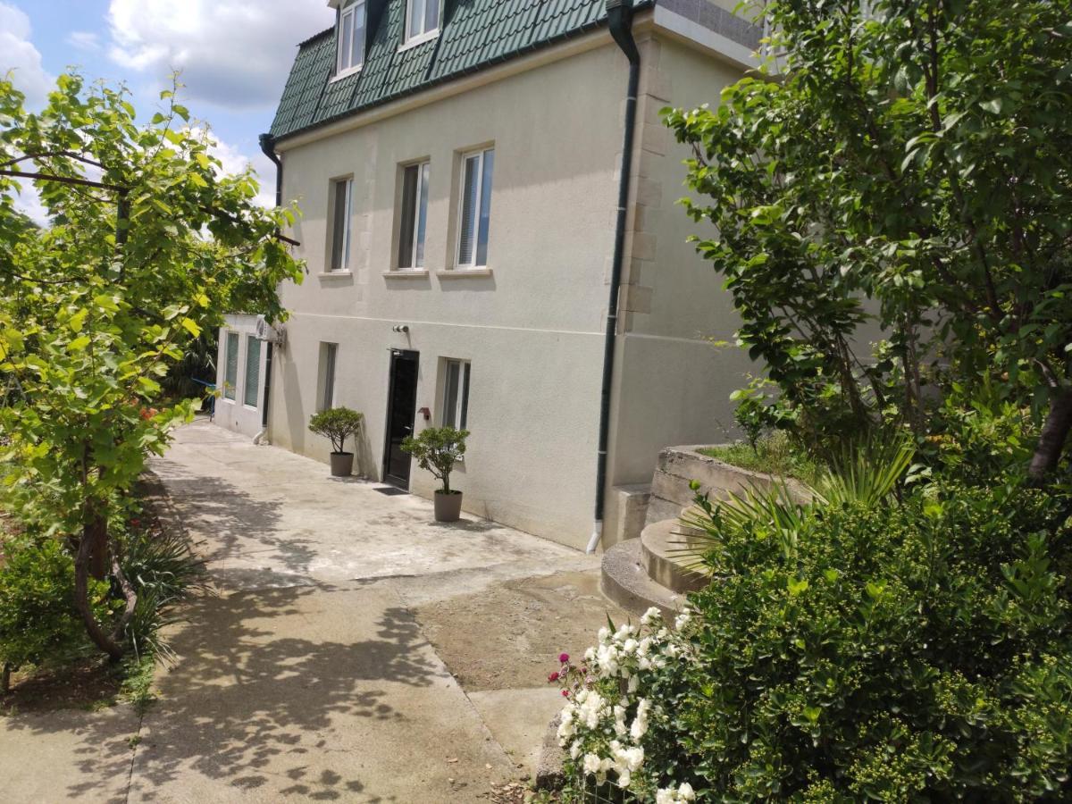 Family Нotel Banuri Kutaisi Exterior photo