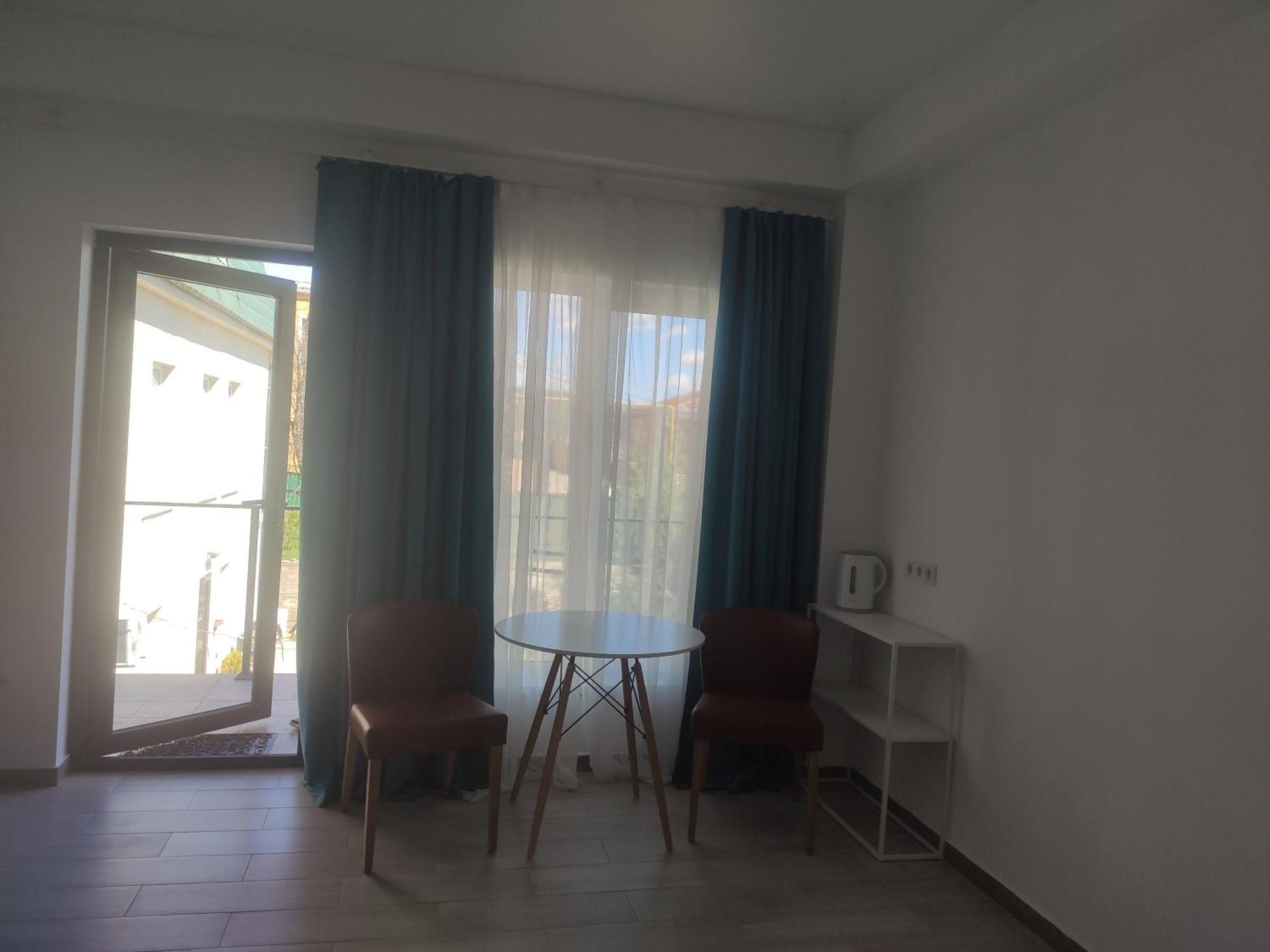 Family Нotel Banuri Kutaisi Exterior photo