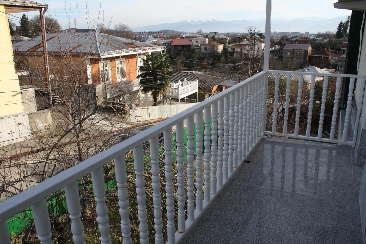 Family Нotel Banuri Kutaisi Exterior photo